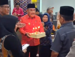 Kado Ulang Tahun, Yasin Lataka Terima SK Ketua DPRD Donggala