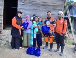 Bunda Wiwik Salurkan Bantuan Perempuan-Anak di Kamarora