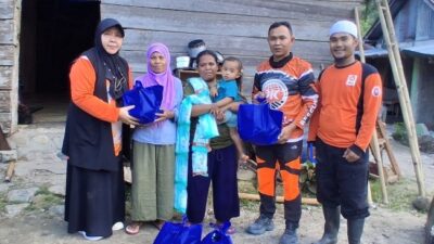 Bunda Wiwik Salurkan Bantuan Perempuan-Anak di Kamarora
