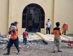Relawan PKS Bersihkan Rumah Warga, Masjid hingga Gereja Terdampak Gempa di Nokilalaki